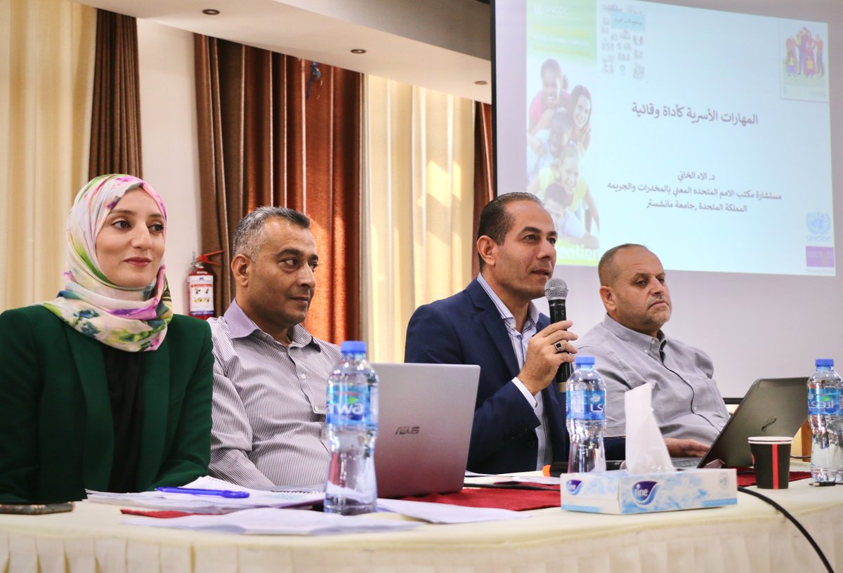UNODC_ROMENA's tweet photo. 👨👩👧👦للأسرة دور هام في وقاية الشباب من المخدرات والعنف والجريمة.
لأول مرة في #فلسطين يعقد @UNODC ورشة عمل #الأسر_القوية -إستفاد 43(21👨و 22👩) من العاملين مع الشباب من تدريب بناء المهارات الأسرية التي تحمي من السلوكيات المحفوفة بالمخاطر في إطار برنامج #أثر_الشباب https://t.co/cQH37lqhQT
