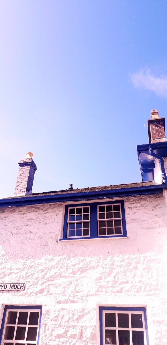 LZellas's tweet photo. #WindowsOnWednesday 
@WindowsLake #NotSaffronWalden #NiceWindow https://t.co/LZKe25QuPl