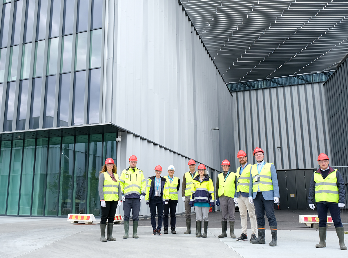 essneutron's tweet photo. ESS Industrial Liaison Officers from 🇨🇿, 🇩🇰, 🇪🇪, 🇩🇪, 🇭🇺, 🇳🇴, 🇵🇱, 🇪🇸, 🇸🇪 &amp; 🇬🇧 met at #ESS to hear about progress and discuss future #innovation possibilities.

With one foot in industry and the other in science, they are key people to make the most of ESS in each member country. https://t.co/6cSXNXEPTf