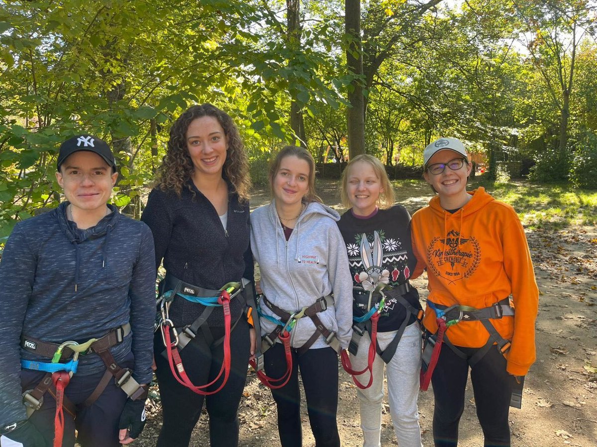 Go_AJA_Go's tweet photo. U2 est un week-end dédié aux jeunes touchés par un #cancer entre 13 et 30 ans !

@WeAreAida vous donne rendez-vous à la Toussaint 2022 ou Pâques 2023 pour cette nouvelle édition

Bravo à @LeaMoukanas et sa team pour cette belle initiative #AJAcancer 👏

👉 https://t.co/2wq7KBchtw https://t.co/AYdvLz5DCE