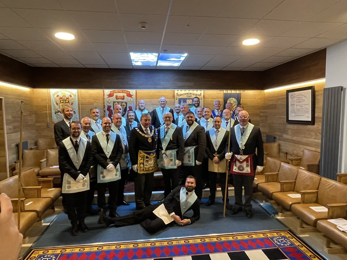 TheDerwentGuy's tweet photo. Fantastic evening at Bradelei Lodge No9205 last night watching Mark Jones being installed as WM. Also in attendance was the PGM and his officers supported by the Derbyshire Grand Lodge of Stewards. Freemasonry at its finest.
@derwentlodge884 
@DerbysFreemason https://t.co/kDZkOqoK5l