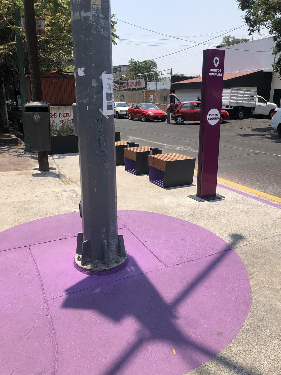 JaimeFM5's tweet photo. Pues ya estaría. Un poste y un círculo morado donde no pueden entrar los malos. Es súper seguro.
Hay que incrementar el presupuesto de igualdad pero ya, ya. https://t.co/5UfbnDwdy9
