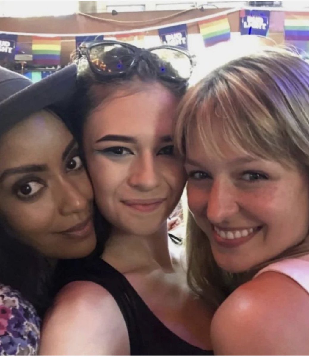 AzieSource's tweet photo. Old but gold ✨

Azie with Nicole &amp; Melissa #Supergirl #Dansen #NiaNal https://t.co/yHXl8tKDjx