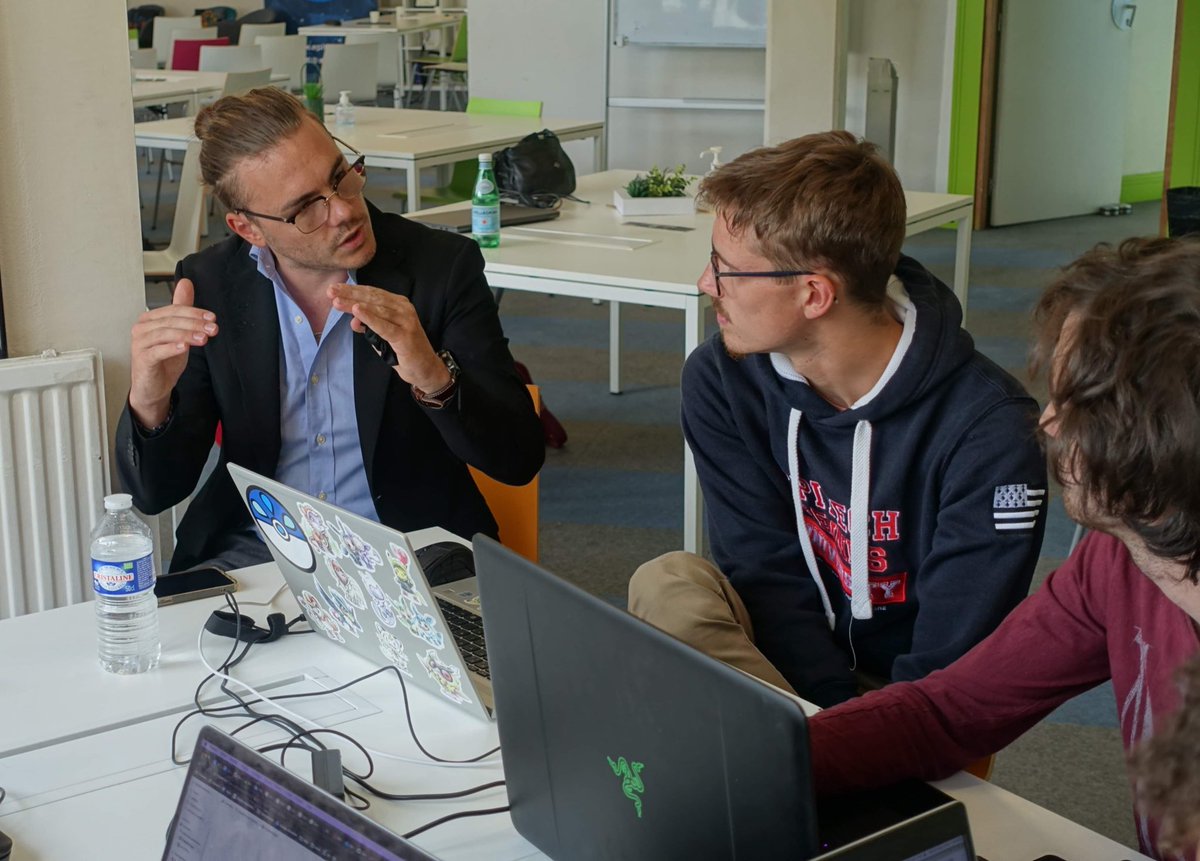 dimitry18's tweet image. 🚀 #EpitechMoonshot : Pour ce 3e jour, les étudiants se sont attaqués à un thème vaste : l’#économie. Merci à nos professionnels du jour pour s’être libérés et pour les avoir conseillés @Emixam23 @leboncoinEng, Cherpas, @AlexisMaresca de Linkar et @MarcBinda d’@Ubiflow 🙏📈