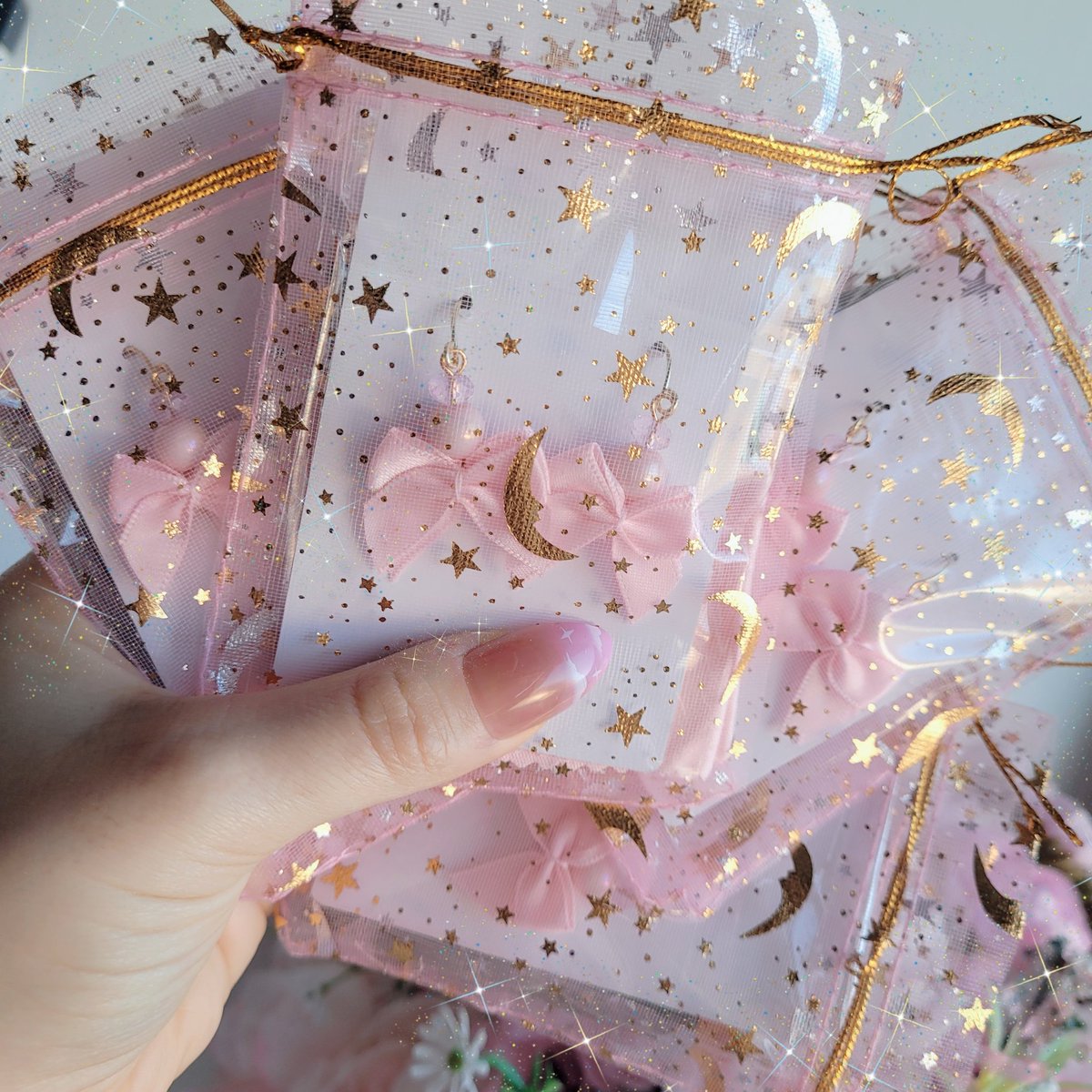 kendraflutter's tweet image. Hey! Thank you to all of my followers who kept sticking around while I was away due to mental health issues and burnout.&amp;lt;3 I&apos;m going to slowly become active online again. 
For now, I&apos;ve restocked a few old favorites in the shop!