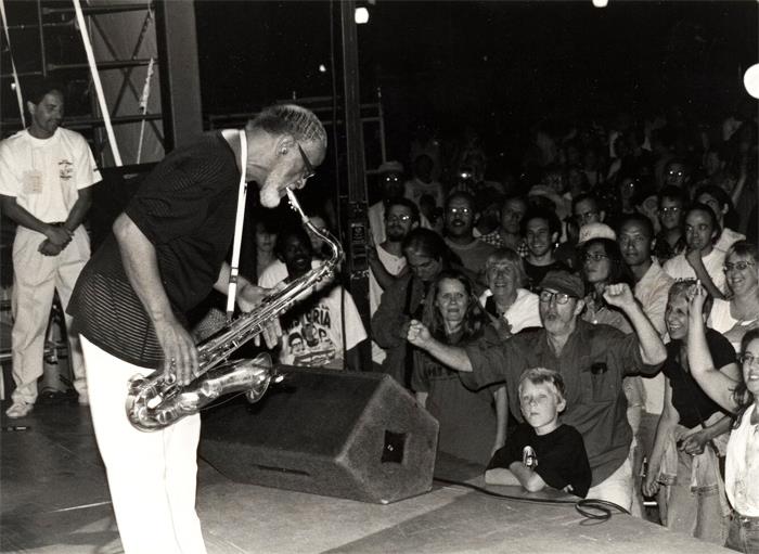 sthompson1954's tweet photo. Happy 92nd Birthday to Saxophone Colossus Sonny Rollins!! (That's me on the far left.)
#sonnyrollins #newhavenjazzfestival #saxophonecollosus #jazzlegend #GOAT #scottthompsonpr https://t.co/ecju6z5xrK
