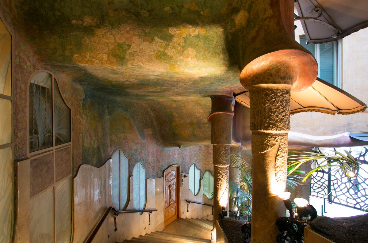 LaPedrera_BCN's tweet photo. El #PatiodelasFlores tiene mil detalles que no puedes perderte 🔍 ¿Qué perspectiva es tu favorita? 🥰 
https://t.co/D53n7pW71d https://t.co/GZqndZP7hC