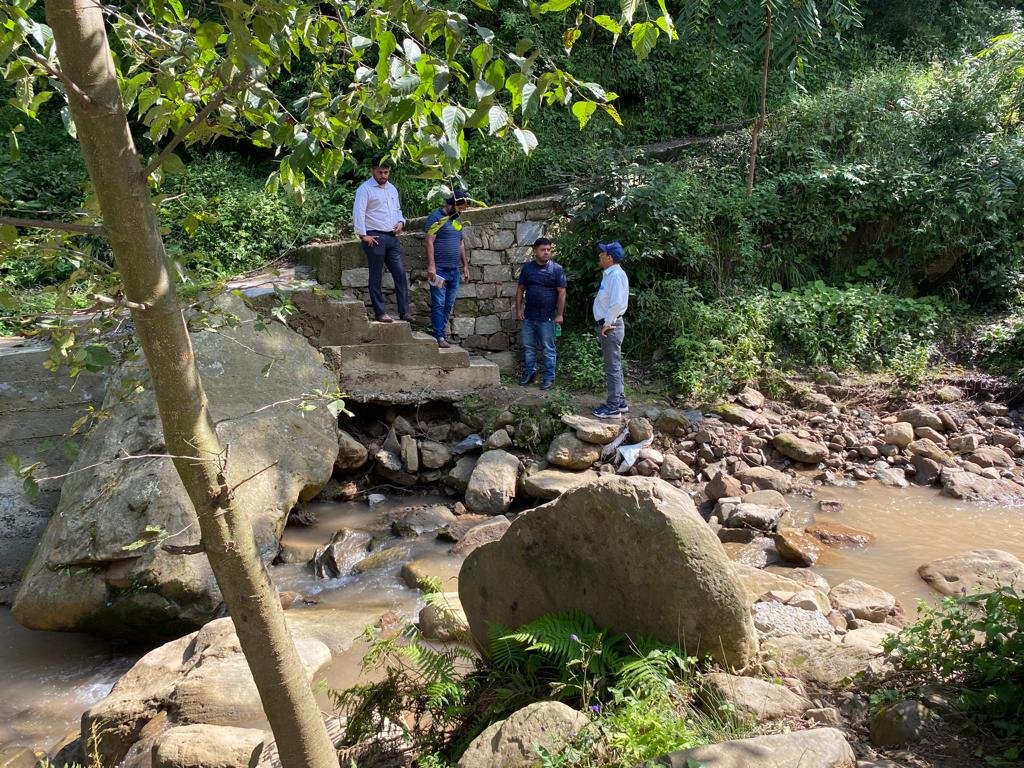 dcramban's tweet photo. Work on footbridge near NHO Mohd Rafi under DDC Grants started in Pyt Barron Batote, Block Batote. @diprjk @OfficeOfLGJandK @DrJitendraSingh @Rameshkumarias @infjammu @Divcomjammu https://t.co/gJekmdAWop