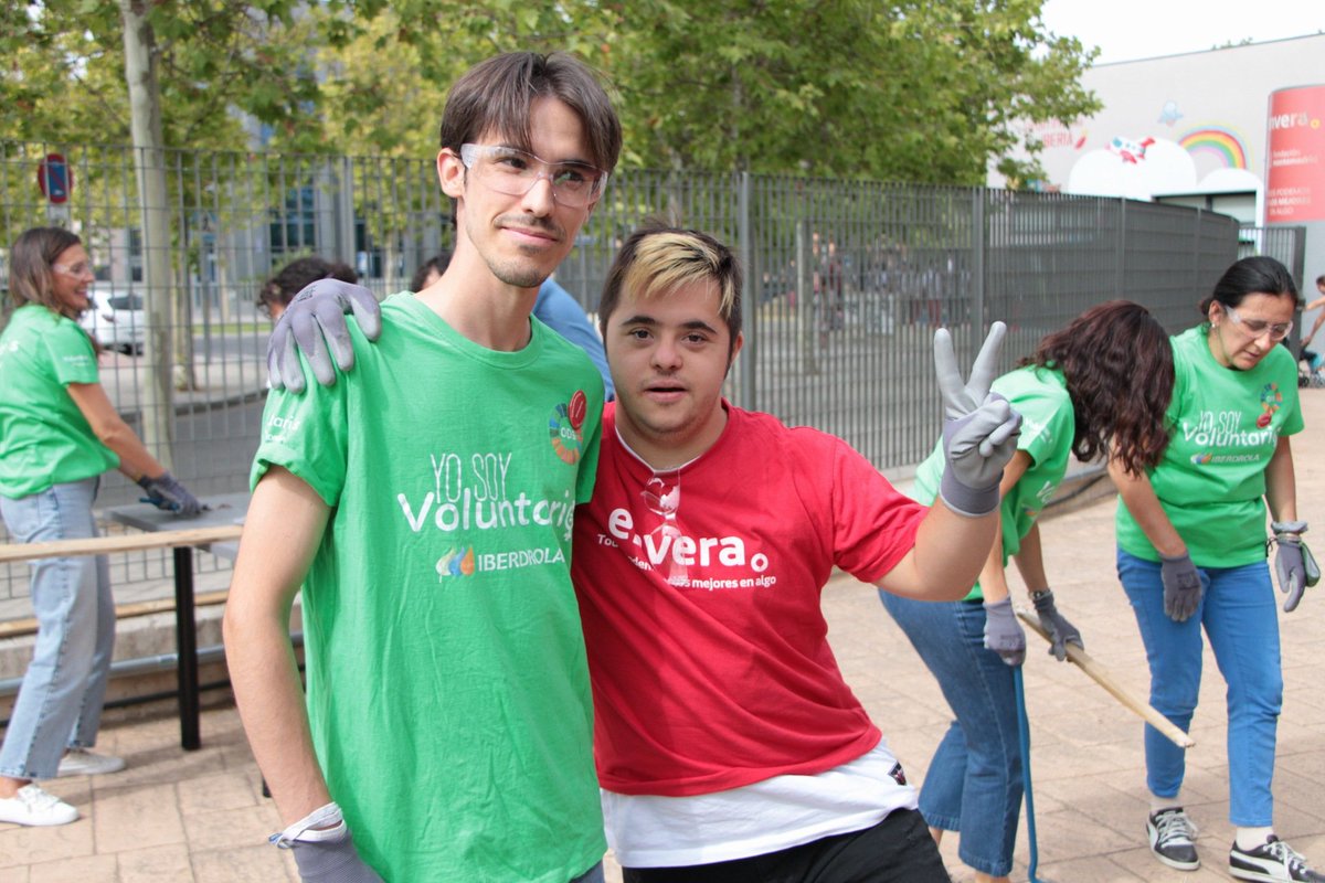 Grupo_Envera_'s tweet photo. Muy contentos de acoger al #VoluntariadoCorporativo de @iberdrola. A lo largo de los próximos meses nos ayudarán a construir el #AulaDisFriendly, un espacio sostenible del que se beneficiarán más de 30 alumnos de discapacidad intelectual #ComprometidODS https://t.co/xbH3t32Pjd