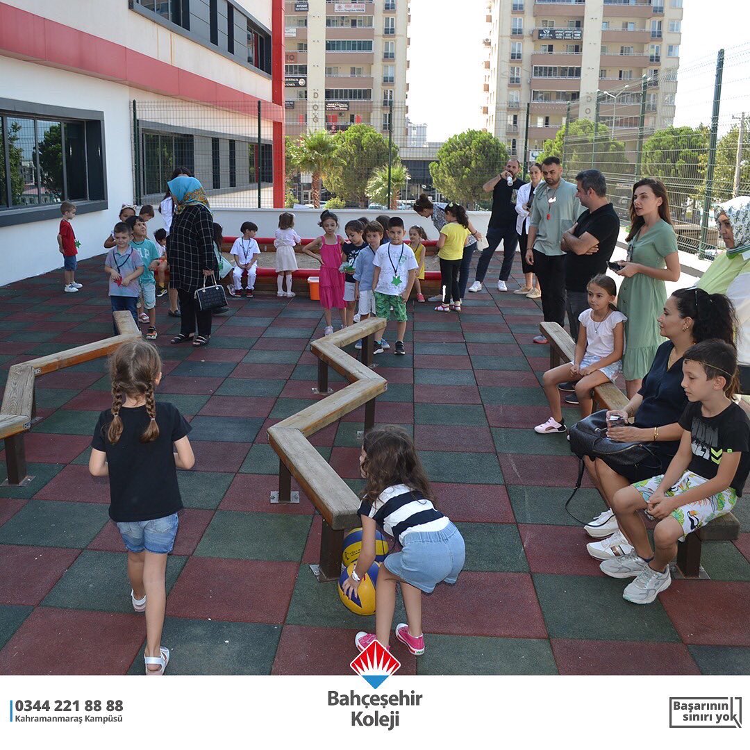 bahcesehirmaras's tweet photo. Okul Öncesi öğrencilerimiz uyum haftasına “Okula Merhaba Festivali” ile başladılar.

👫🌟🌈

Hem öğrencilerimizin hem de velilerimizin katılımıyla etkinliğimizi büyük bir coşkuyla gerçekleştirdik.

#KahramanmaraşBahçeşehirKoleji

@osmandingis @mehmetsanalocak @bahcesehir_k12 https://t.co/lKBKzr7T3v