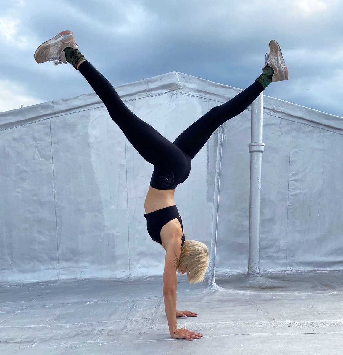 SummreStudio's tweet photo. Out of bounds &amp; free 🤸🕊…

featuring “S-Sports Athleisure” by Summre Studio https://t.co/fEbRy2eLzK