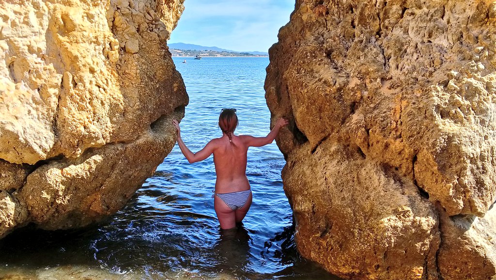 erika_colomer's tweet photo. En un raconet de l'#Algarve. Com m'agradaria fer vacances tot l'any! 🥰 #PraiadoCamilo #vacances2022 https://t.co/q8kwulKgkV