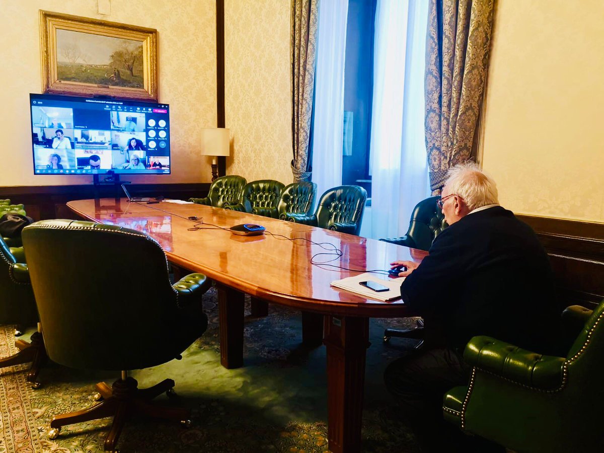 Oggi ho incontrato i direttori degli Uffici scolastici regionali per fare il punto sull'avvio dell'anno scolastico. Li ho ringraziati per il lavoro che stanno facendo sui territori. Siamo tutti impegnati per una ripartenza ordinata e in sicurezza.