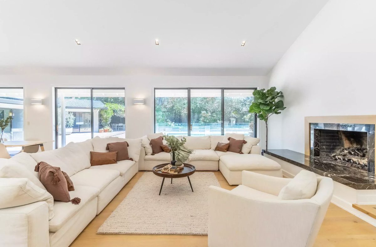 Zeus Living tweet media