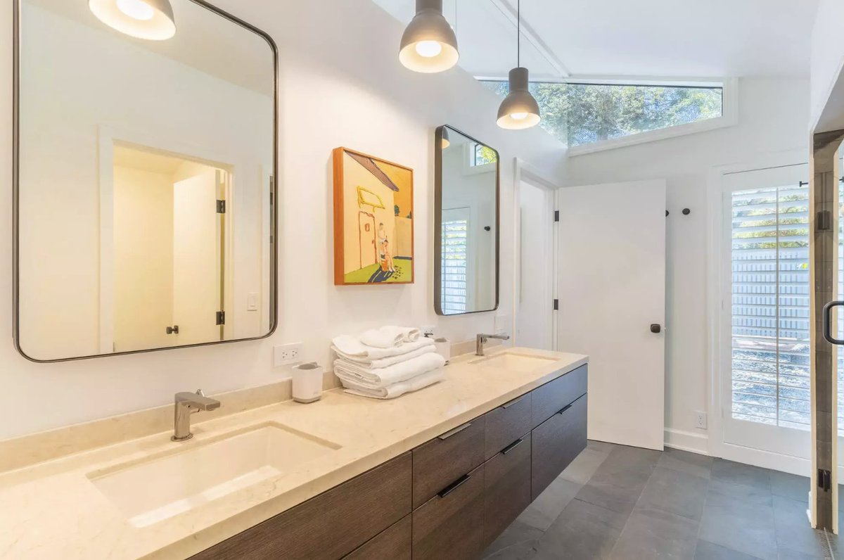 Zeus Living tweet media