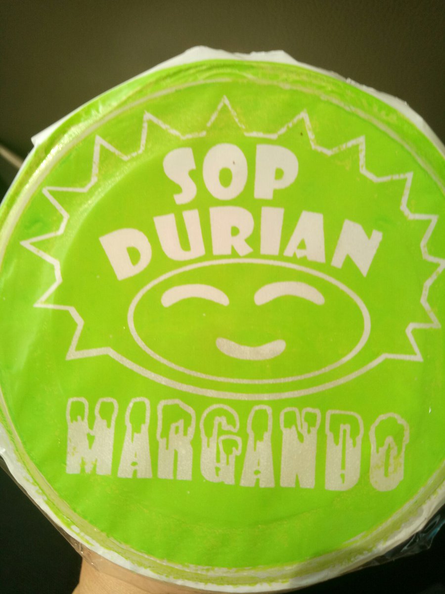 liz_080's tweet photo. Ini sop duren fav dulu dri msuk kuliah smpe skrg,, pokokny ke smua teman psti ngenalinny ini.. Sefavorit itu dan skrg jjur agak kcewa. Biasanya mknny sllu puas. skrg berubah, porsiny dikurangi hrg dinaiki. Huhu me pribadi harga naik its oke, tp kualitas mwny ttp sma. So sadly 🙁 https://t.co/EpK7rCusNA