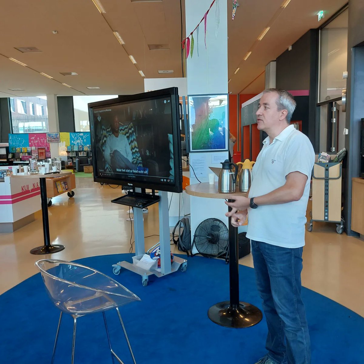 HPLassche's tweet photo. Vanochtend een bijeenkomst over digitale veiligheid in bibliotheek Kanaleneiland met onder andere wijkwethouder Dennis de Vries en initiatiefneemster Amina Berkane. Nuttige bijeenkomst, veel tips.
Ik heb een reportage gemaakt voor @UindeWijk030 Volgende week in de uitzending. https://t.co/iQYCrTM1C4