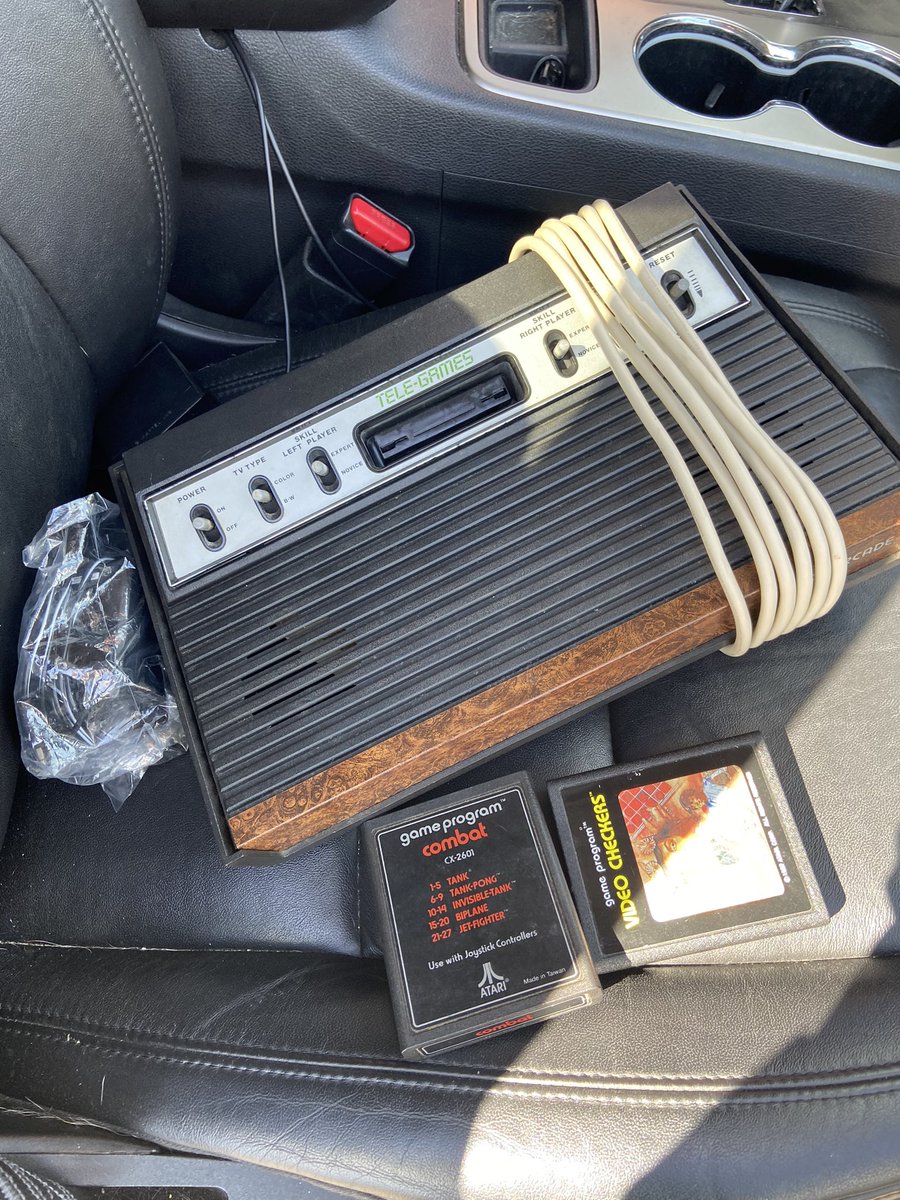 RetroTechorDie's tweet photo. Not a bad curb find today! #atari #sears #atari2600 #telegames https://t.co/NP3Oux4H67