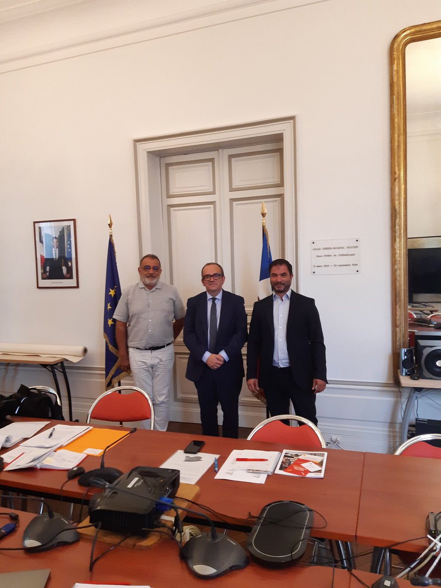 Très bon rendez-vous avec Christophe Pecate, Sous-Préfet de #Châtellerault pour évoquer les projets de <a href="/Adieorg/">Association Adie</a> : ouverture d'une nouvelle agence, <a href="/franceservices6/">France Services</a> #petite_ville_de_demain une oreille attentive pour faire avancer la cause du #microcrédit