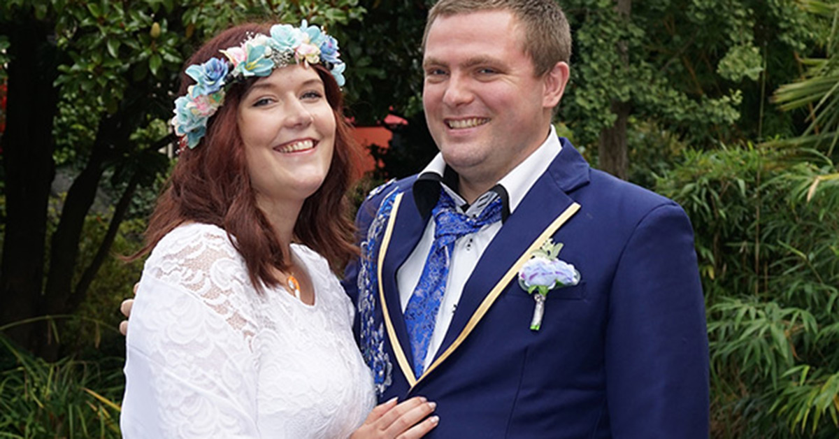 🥰Neue Erfolgsstory 
Wie eine gemeinsame Liebe für Freizeitparks in einer Hochzeit endete liest du hier funkyfish.de/article/3158/g…
Dating-Tipp: Wenn du keinen Fisch an den Haken bekommst, dann schreibe ein paar ausgefallene Intro-Nachrichten mit denen du andere anschreiben kannst!"