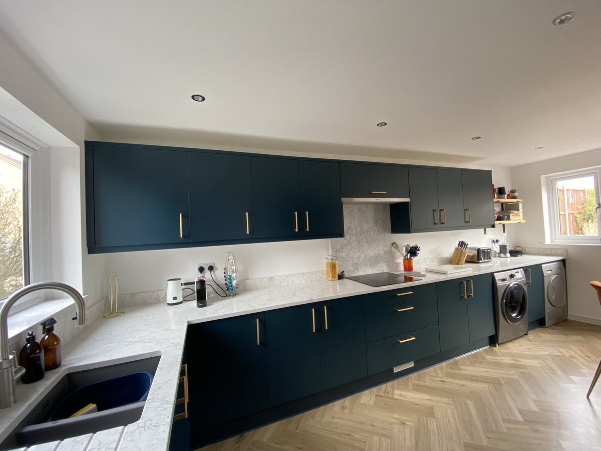RegalKitchens1's tweet photo. We have recently finished this lovely kitchen in #Chelmsford for our clients Mr&Mrs P.They chose a painted blue door in Nautical, Arabetto quartz worktop, @NEFFHomeUK appliances storage sols from @HafeleUK
๐ 01245351151
https://t.co/rctCQzIFrU
#whereclientisking #myneffkitchen https://t.co/V22LxXLBB2