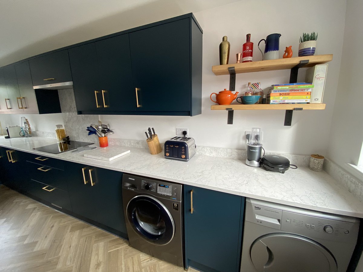 RegalKitchens1's tweet photo. We have recently finished this lovely kitchen in #Chelmsford for our clients Mr&Mrs P.They chose a painted blue door in Nautical, Arabetto quartz worktop, @NEFFHomeUK appliances storage sols from @HafeleUK
๐ 01245351151
https://t.co/rctCQzIFrU
#whereclientisking #myneffkitchen https://t.co/V22LxXLBB2