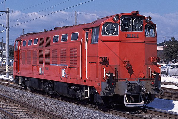 oode4649's tweet photo. 今日は早朝ダッシュ→ペローチェ→渋谷へ移動して→西友
さてDD17のロータリーヘッドなしの画像が出ていましたがやっぱりかっこいいですね。角ばったところが。
画像は2003年撮影DD191のロータリーヘッドなし回送。東北新幹線内は夜間なんでしょうね。秋田新幹線内はギリ早朝でしたが。
 #DD19 https://t.co/Dr2u6D4M82