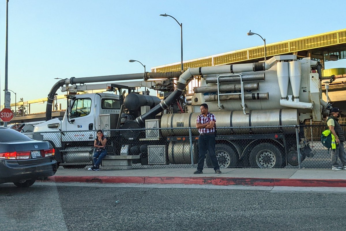 geoff2k's tweet photo. @SFBART what does this type of vehicle do? We saw it this morning at the bayfair station. https://t.co/nxA6DC6whp