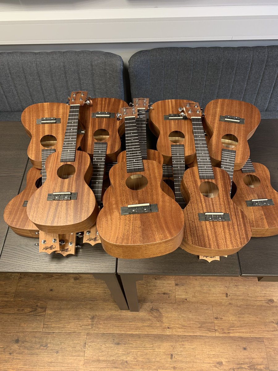 bulletinpr's tweet photo. Working hard preparing for Glastonbury in the City. The ukes are tuned. Lessons for 15 novices start Tuesday. Come and hear them perform on 28th Sept. #gitc https://t.co/SVEidpEvKU