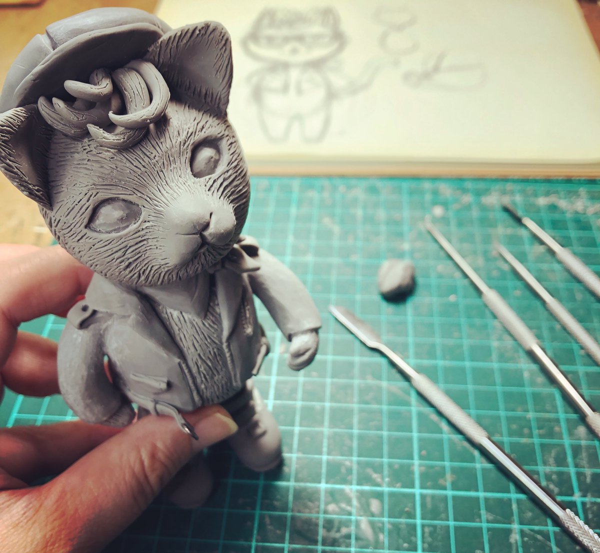 merustudio's tweet photo. 唐突ですが・・・

オーブン粘土でネコを製作中。

ムズイです😭 https://t.co/1GMNzu4afr