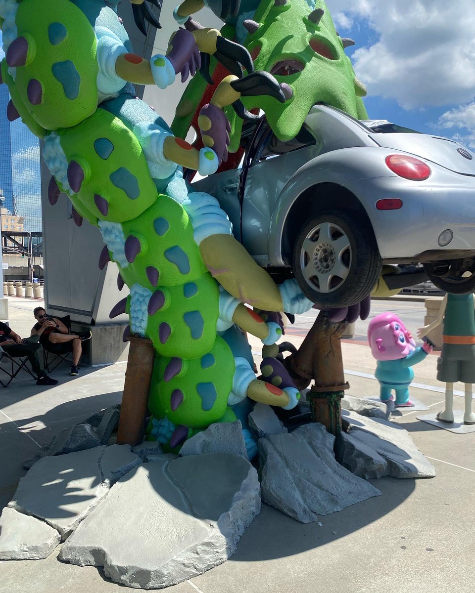 MeganC_Design's tweet photo. Had the super cool opportunity to come help paint this bug for the Rick and Morty premier this month! At some points I had to be 20ft up in the air to get it all! So much fun.

#sculpture #paint #painting #rickandmorty #wormageddon #statefarm #art #artist #lovewhatido https://t.co/9WWBRhCAZ7