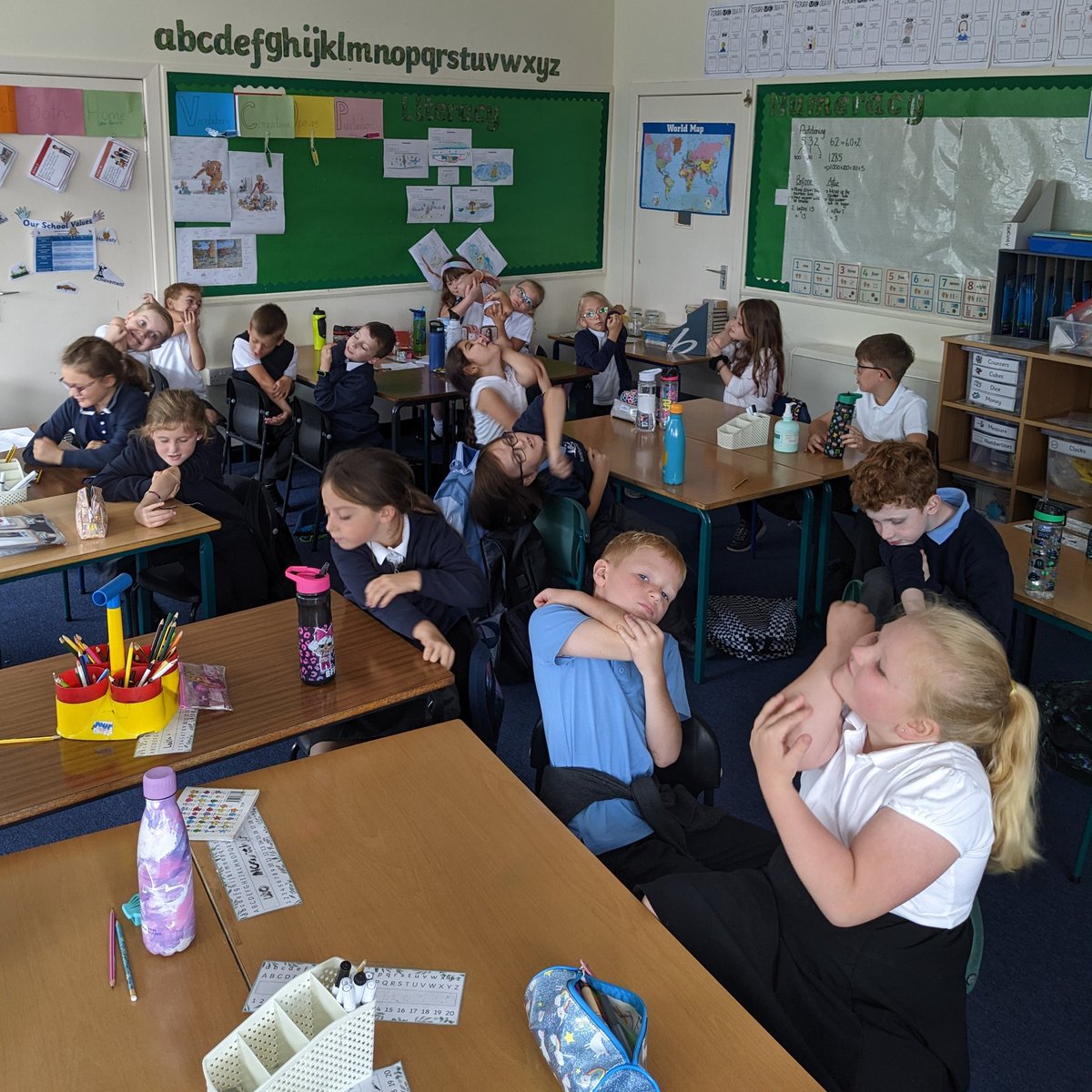 Mrs Thom tweet media