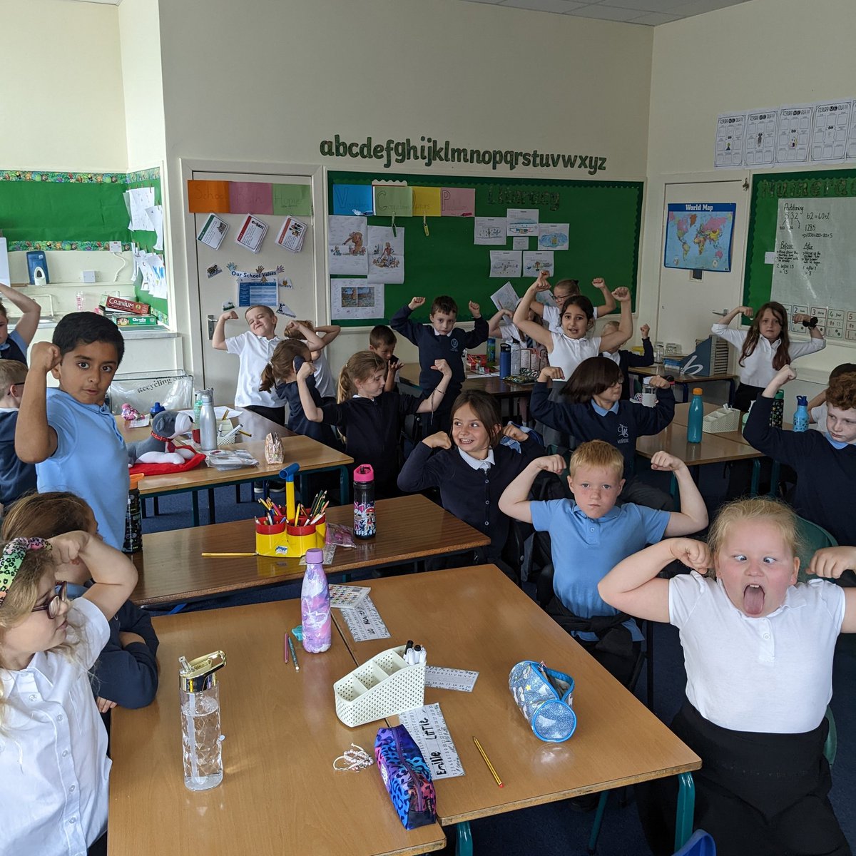 Mrs Thom tweet media