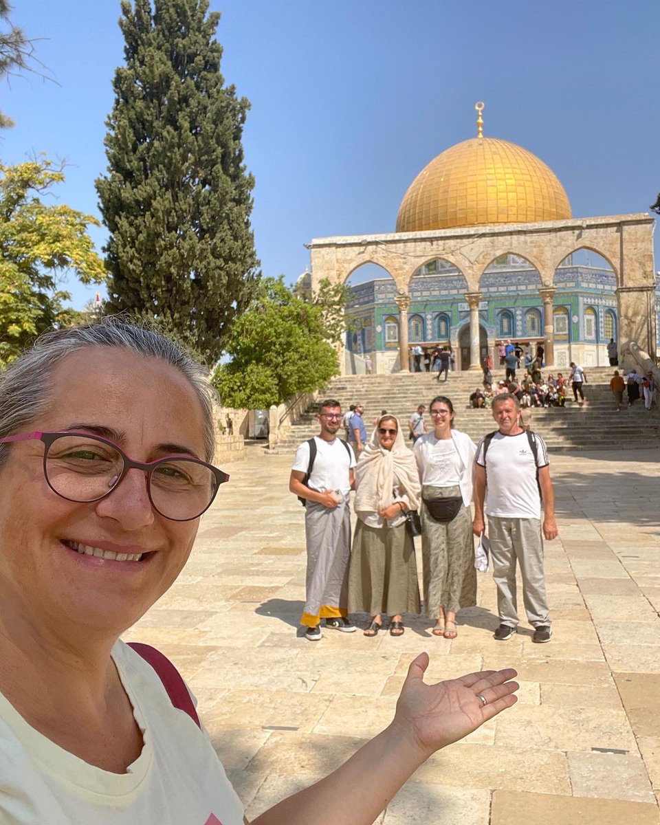 IsraelcuTomer's tweet photo. 4 oameni frumoși din Maramureșul meu drag în vizită în Țara Sfântă, la un super tur pietonal în Ierusalim🙏🤗🥰.
.
.
.
#ghitomer #ghidisrael #ghidierusalim
#israel2022 #Israel https://t.co/u7eI1LVOsR