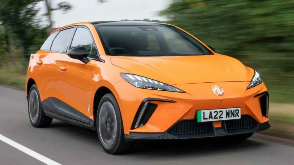 Precios del MG4 en España 💵💰

- Acabado Standard (Standard Range): desde 29.490 euros

- Acabado Comfort (Long Range): desde 33.490 euros

- Acabado Luxury (Long Range): desde 35.490 euros
