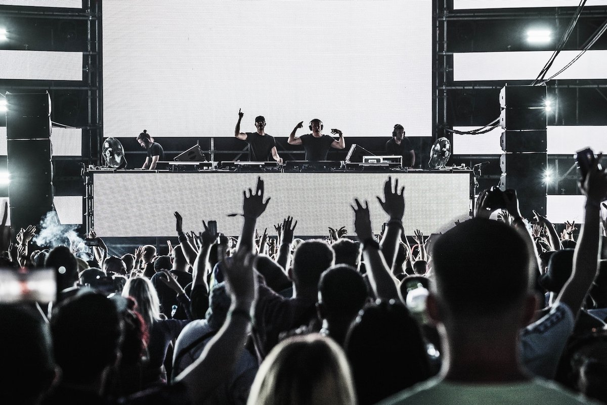 cosmicgate's tweet photo. thank you @Creamfields 🔥

photos by @AshYoud 
#creamfields #cosmicgate #mosaiik https://t.co/0S02MvfjHJ