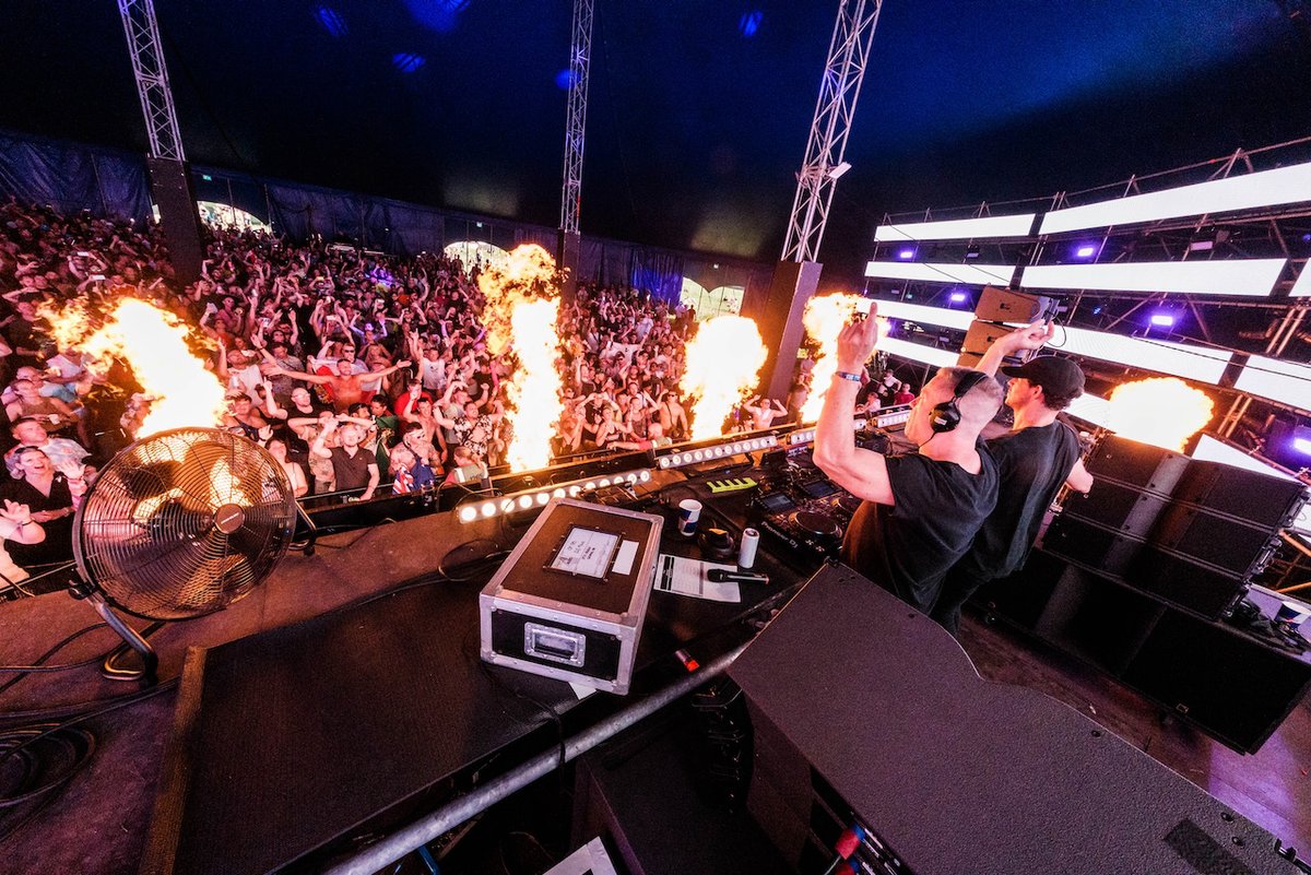 cosmicgate's tweet photo. thank you @Creamfields 🔥

photos by @AshYoud 
#creamfields #cosmicgate #mosaiik https://t.co/0S02MvfjHJ