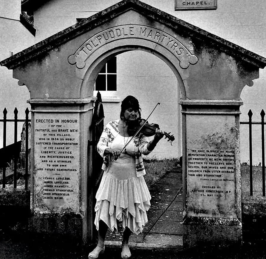 DIARY DATE: Saturday 8th October Robb Johnson – Minimum Wages Album Launch  at St Mary’s Church , Pixham Lane, Dorking for St Mary's Sessions
Tix link: eventbrite.co.uk/e/robb-johnson…