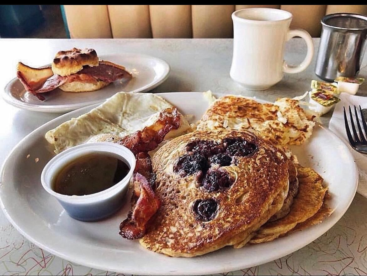 Arcade_Memphis's tweet photo. “All happiness depends on a leisurely breakfast” -John Gunther
Breakfast served all day open 7-3
Check out our daily specials served from 11-2
#ArcadeRestaurant #Memphis #TN #Memphisfood #Vintage #MemphisTravel #MemphisThingsToDo #Diner #AmericanDiner #MemphisBreakfast https://t.co/esLjqlnLqr