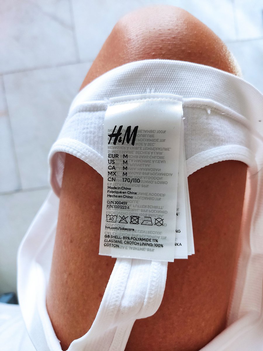alexflos's tweet photo. Ayer compré un paquete de tangas. A ver H&amp;M, ¿es necesario tener este pedazo de testamento en el medio del culo? https://t.co/joGiv9zhfv