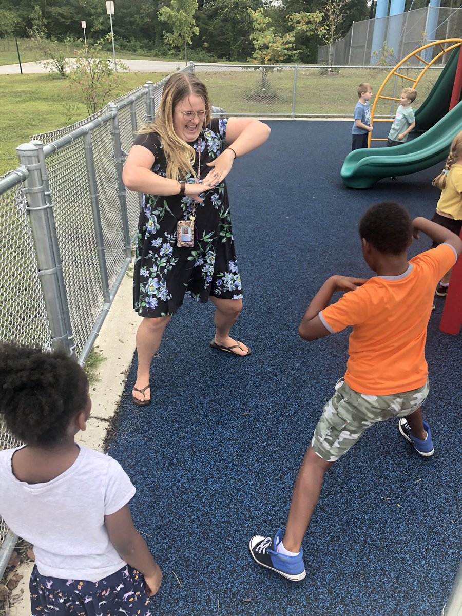 Recess dance off! <a href="/MsBurnett3/">Mrs. Amos’ Class</a> <a href="/arnoldaacps/">Arnold Elementary</a> #AACPSAwesome #funinfirstgrade
