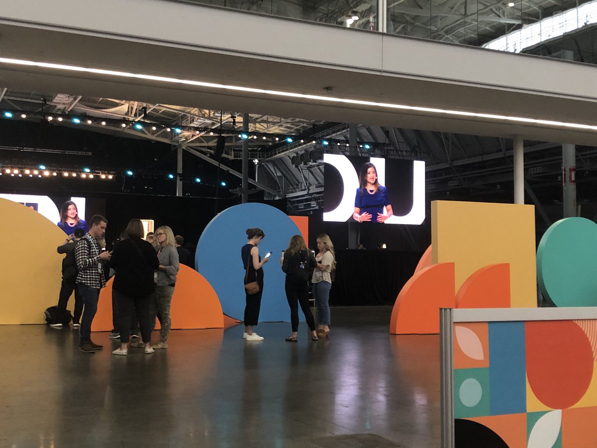 mj_preston's tweet photo. First day #Inbound22 - Optimize for customer connection! I would say @HubSpot practices this and then some. https://t.co/sY031ihocA