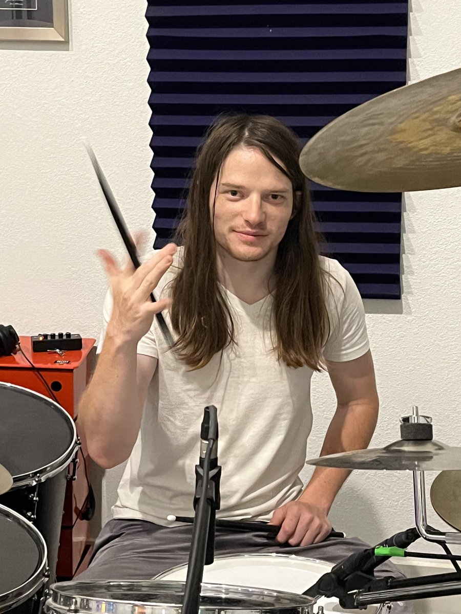 LoneStarLessons's tweet photo. Do you like hitting things? 

Do you like making music?

How about both at the same time?

Well our awesome teacher, Daniel, can you get started. 
Book a free lesson with him and start playing drums today!

https://t.co/vGFB5UlOKp

#austin #drummer #drums #drumlessons #music https://t.co/qrFgawlwyc
