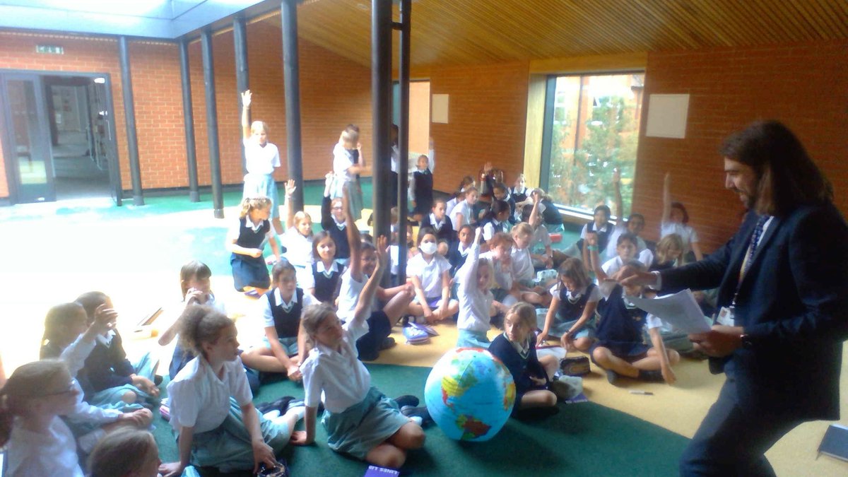 Juniors_WHS's tweet photo. First #ExperientiaWHS session in our Playground in the Sky! Today their philosophical question was: "Who shares the earth?" 🤔
💻 Find out more about our curriculum - https://t.co/Pl9TZlwVxH
#PlaygroundInTheSkyWHS #ExHumWHS #OutdoorEducation @GDST @JuniorHead_WHS https://t.co/3krwOoT8sY
