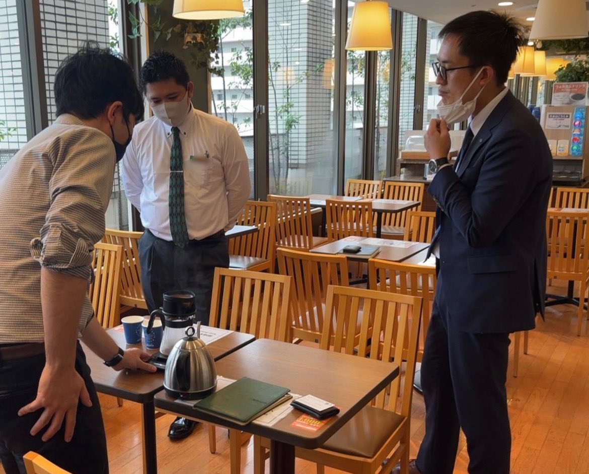 chikaihiroki's tweet photo. 今日の #CrossWorks  は千葉県八千代市内のホテル様にて。イベント企画とそこでのコーヒーの販促について話し合いを行いました。
僕達からは抽出も実際行い、価値を知っていただくステップも行います。
価値に共感できるか、また、初めの一歩としてこれからの可能性についても話し合いを行いました。 https://t.co/a5tWzWO3am