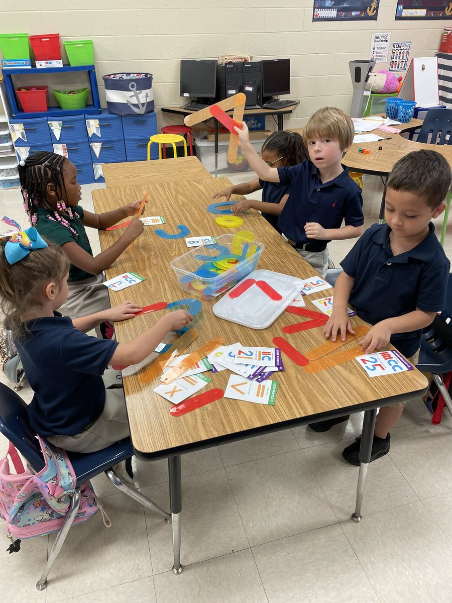 OliverERDKinder's tweet photo. We are enjoying learning in our literacy centers today! #buildingletters #matchingcapitalandlowercase #playdohletters #beginningsoundpuzzles @DicksonTigers @beckymurray13 @ERDLitCoach https://t.co/FE87RuQo7f