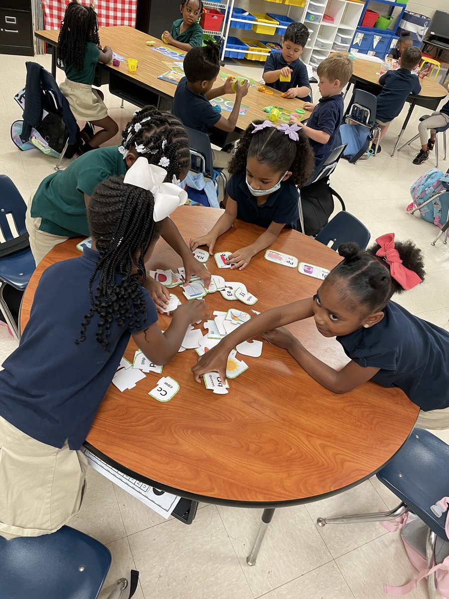 We are enjoying learning in our literacy centers today! #buildingletters #matchingcapitalandlowercase #playdohletters #beginningsoundpuzzles @DicksonTigers @beckymurray13 @ERDLitCoach