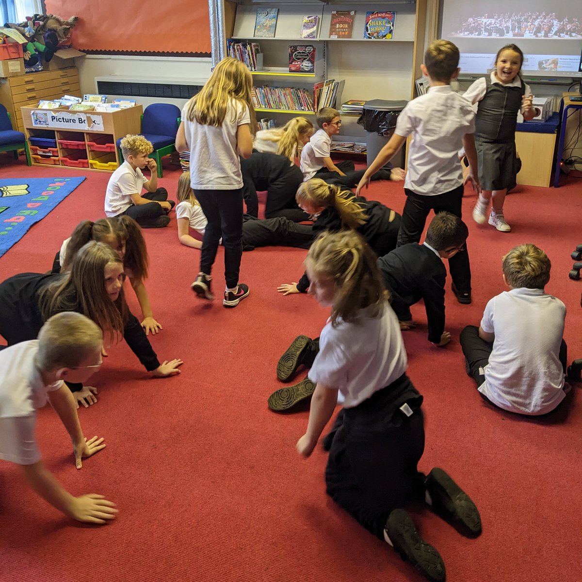 Mrs Thom tweet media