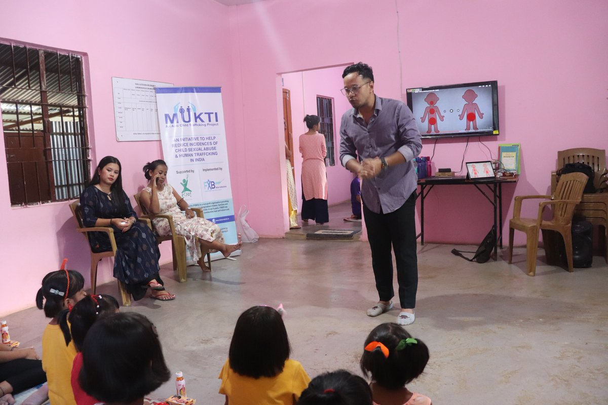 🇮🇳 Police officers, taxi drivers, journalists, teachers and of course children.

<a href="/FxbIndia/">FXB India Suraksha</a> organised training and awareness-raising sessions on #HumanTrafficking with 500+ people in #Manipur as part of its Mukti ("Freedom" in Hindi) program!

👉 bit.ly/3AVm5Y3