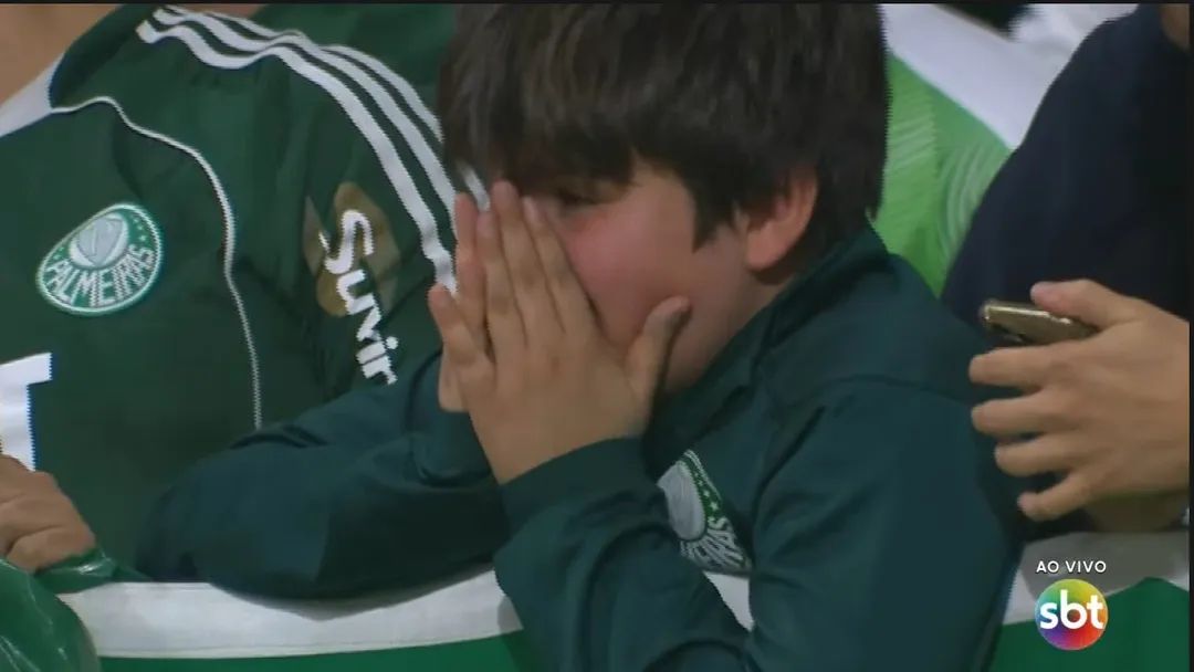 EstagiarioVasco's tweet photo. Esse torcedor do Palmeiras não aguentaria uma semana torcendo para o Vasco. 

Time dos caras é bi campeão da libertadores e ele nesse sofrimento todo, imagina se ele descobrisse que o atacante dele é o Raniel... https://t.co/3tO2m19mMH